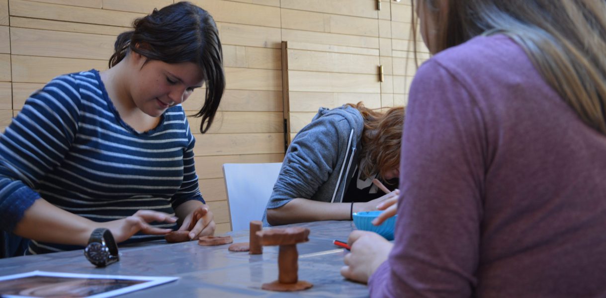 ateliers collèges -modelage